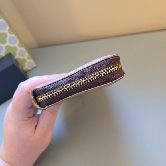 COACH EUC Pearlescent Gold Leather Continental Full Zip Wallet Vintage - Picture 9 of 13